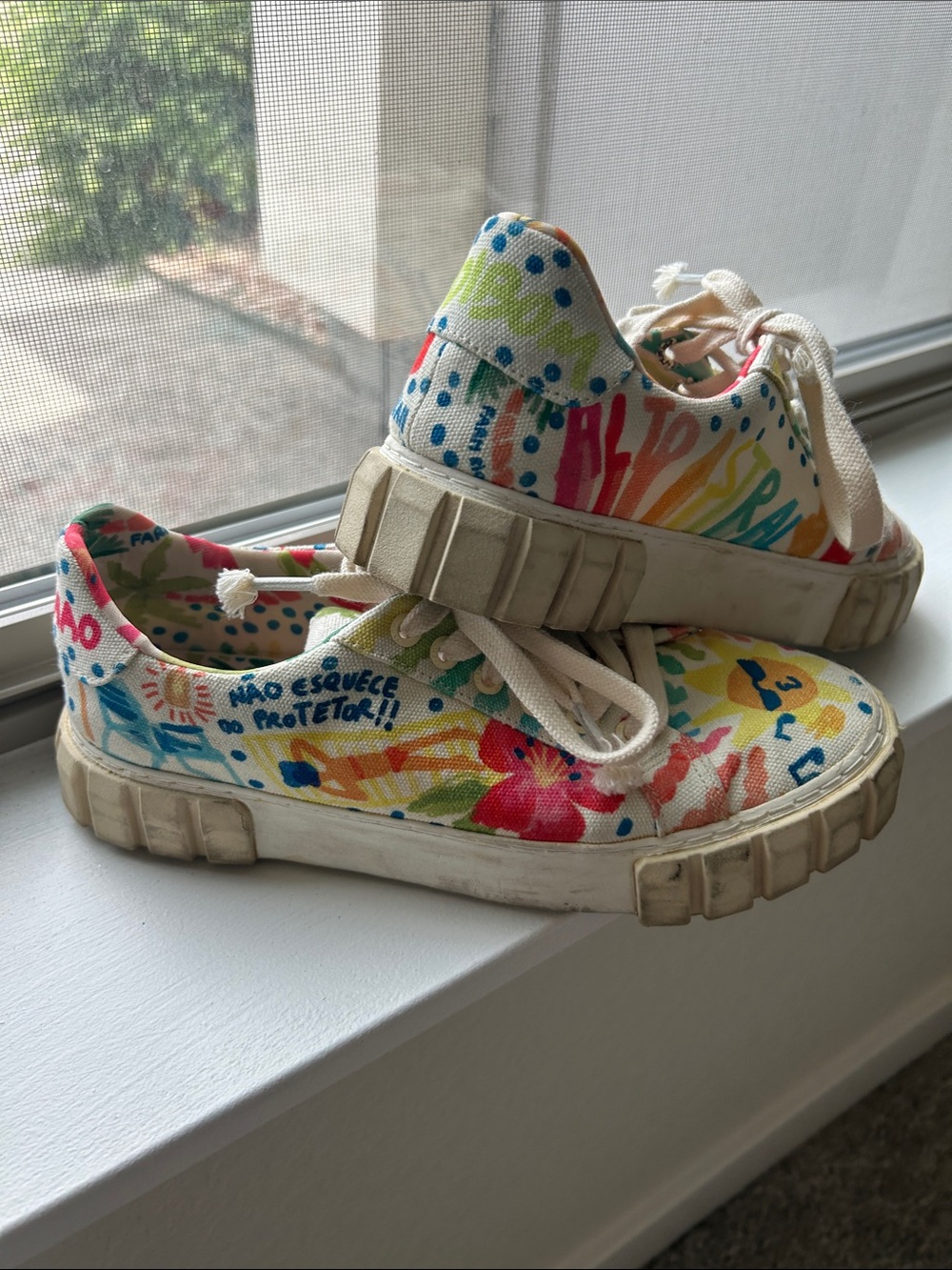 FARM Rio White Multicolor Floral Canvas Sneakers Sunny Day Sneaker EUC
